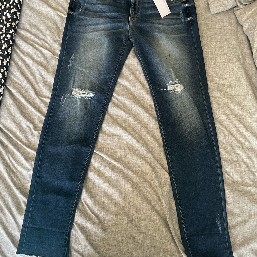 NWT KanCan dark wash distressed skinny jeans